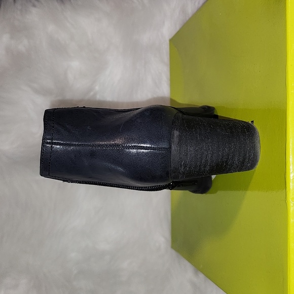 Women Booties 7.5M - Picture 3 of 5